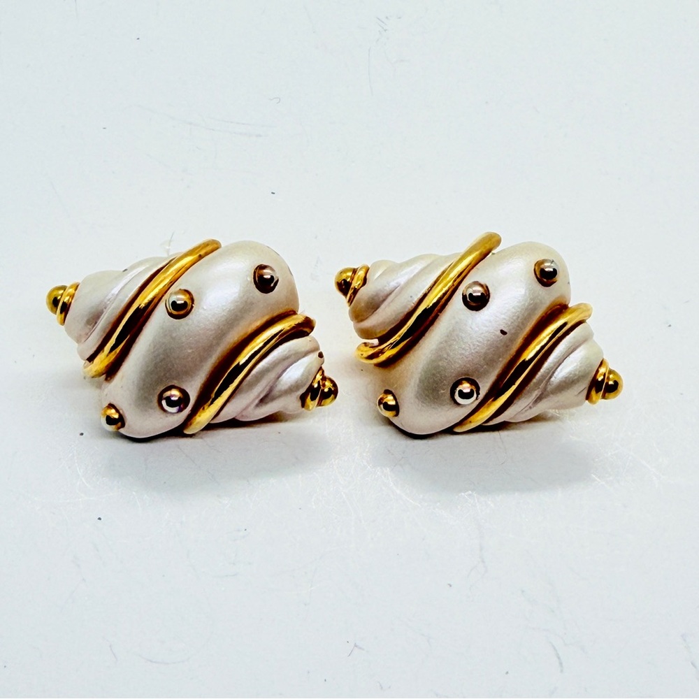 Kenneth Jay Lane KJL Pearl Shell Gold Dots Clip On Earrings Jackie Kennedy Style